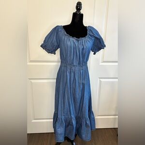 Blur Jean dress by Harlow & Rose with
Gathered details.